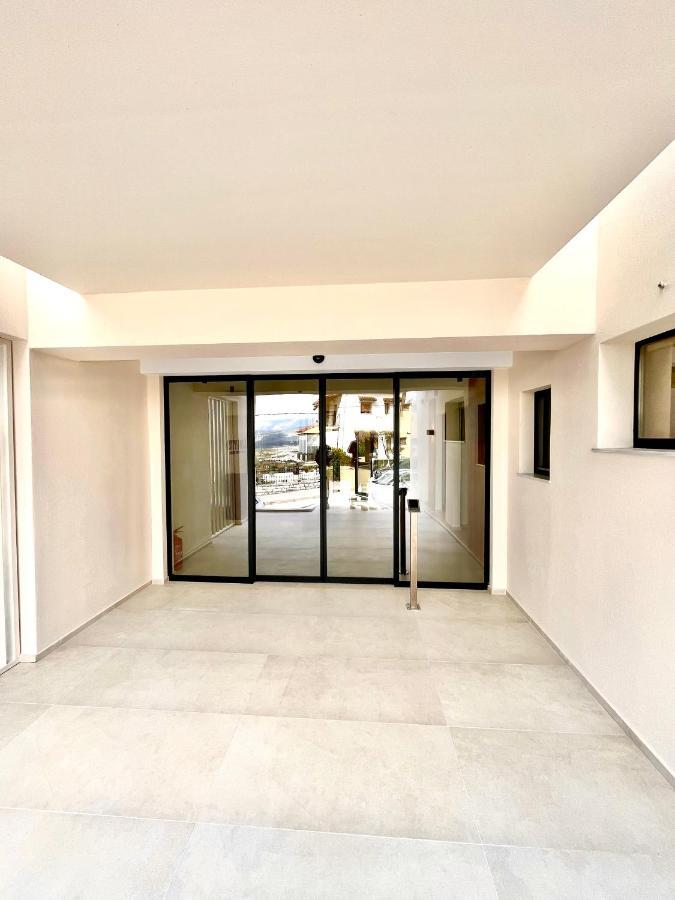 City Hill Luxury Apartments Янина Екстериор снимка