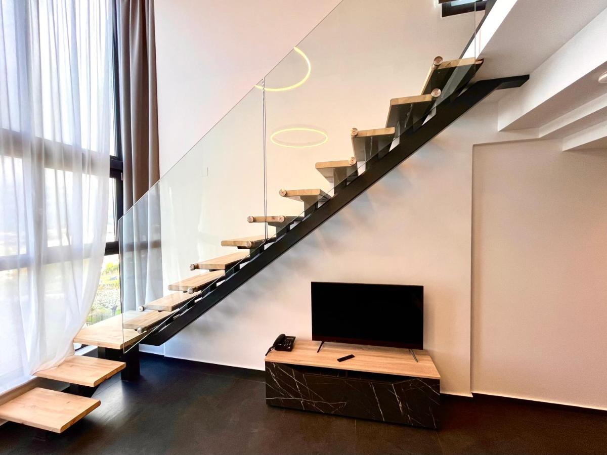 City Hill Luxury Apartments Янина Екстериор снимка