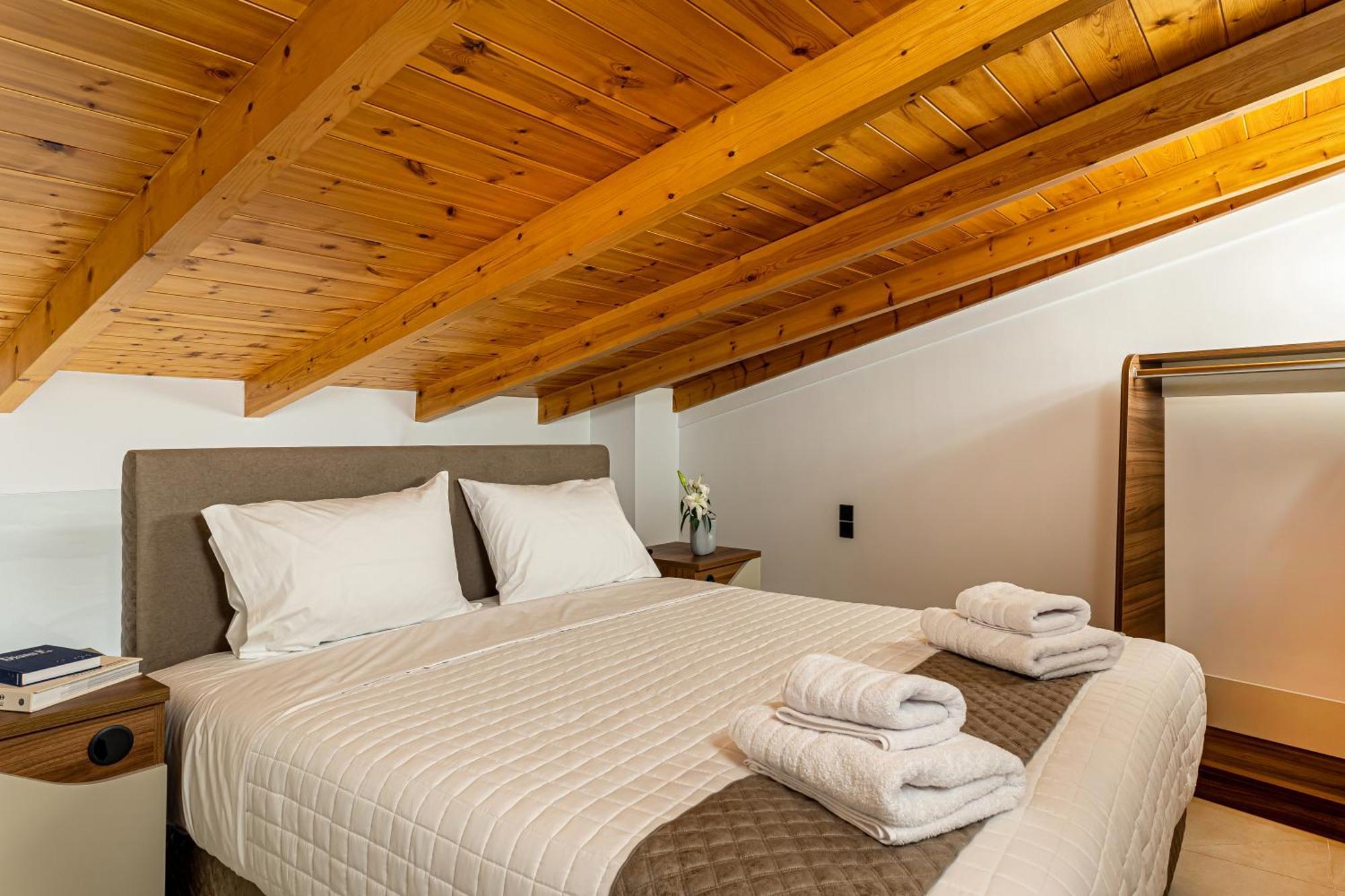 City Hill Luxury Apartments Янина Екстериор снимка