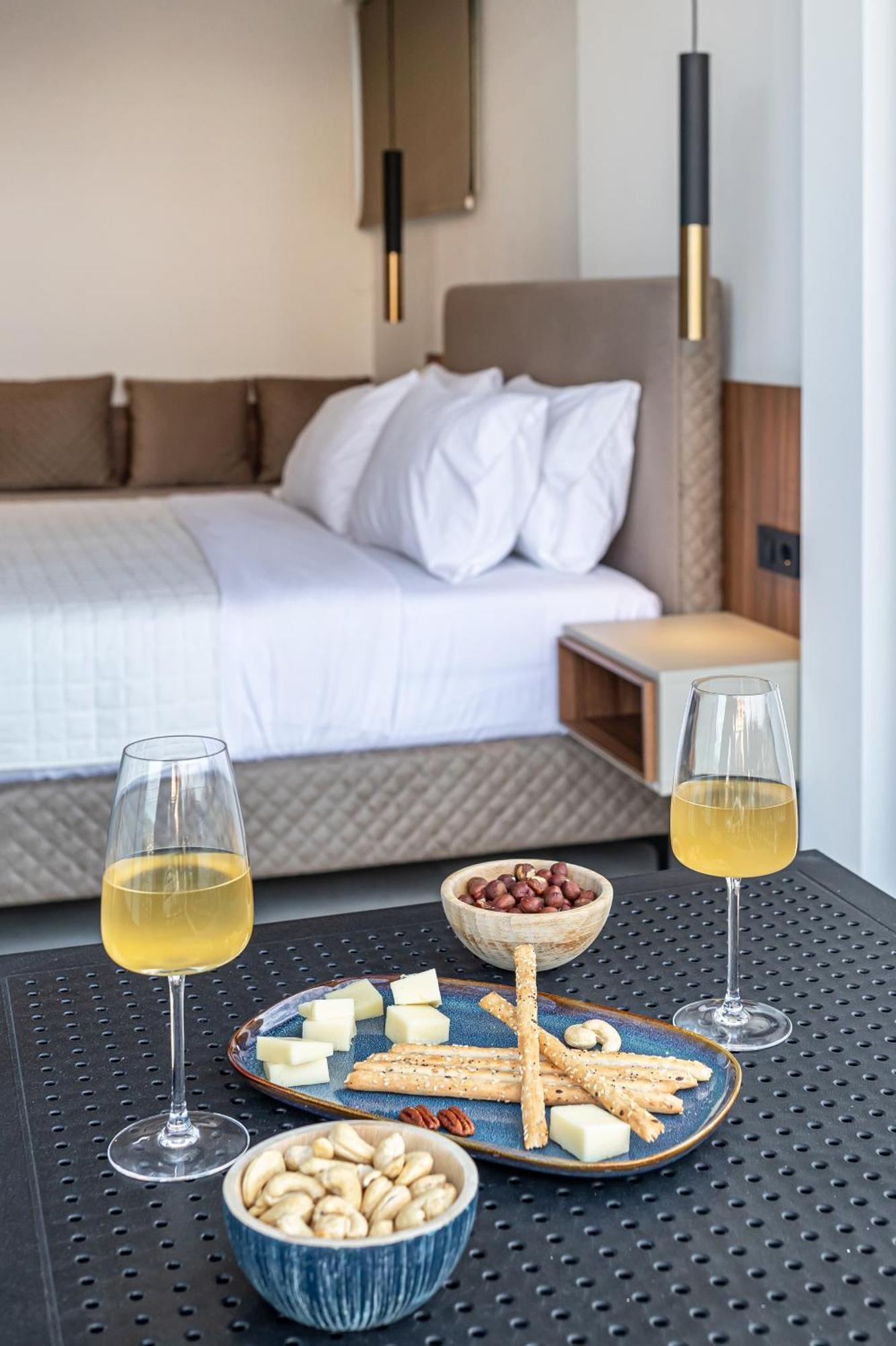 City Hill Luxury Apartments Янина Екстериор снимка