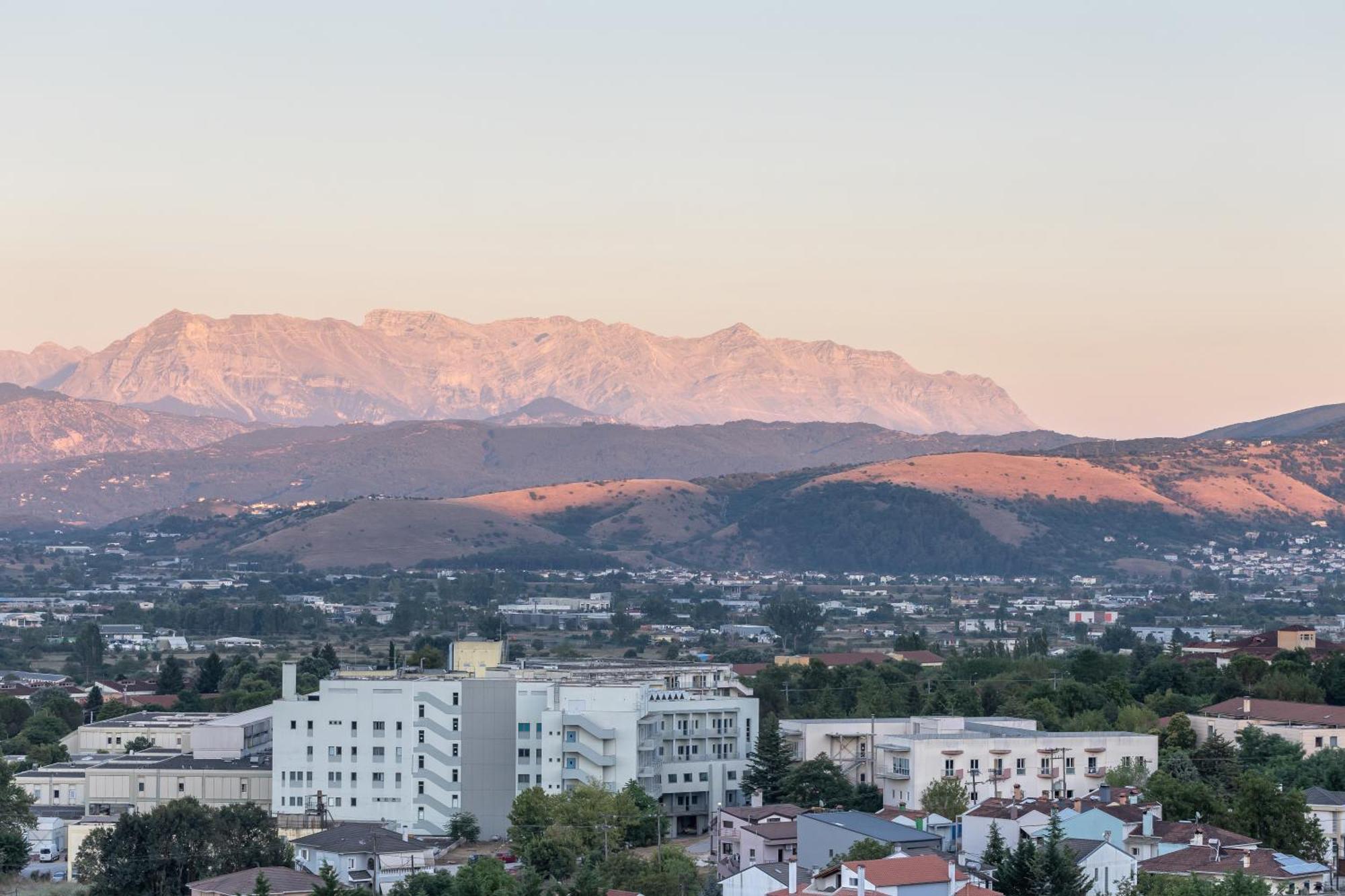 City Hill Luxury Apartments Янина Екстериор снимка